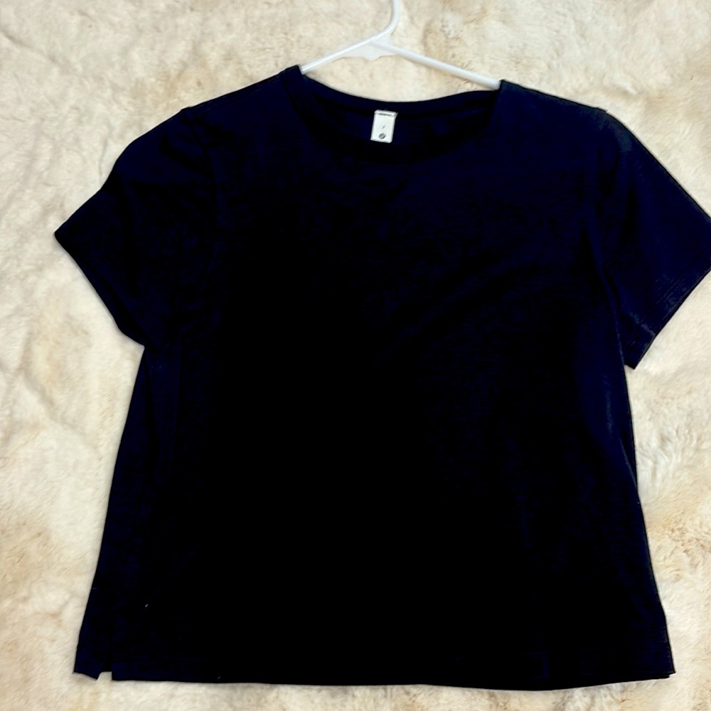NWOT lululemon Black Crop T-shirt 2